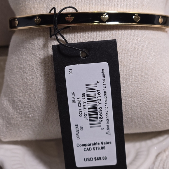 Kate Spade Spot the Spade Black Goldtone Hinged Bangle Bracelet NWT Retail $69 - Picture 3 of 4